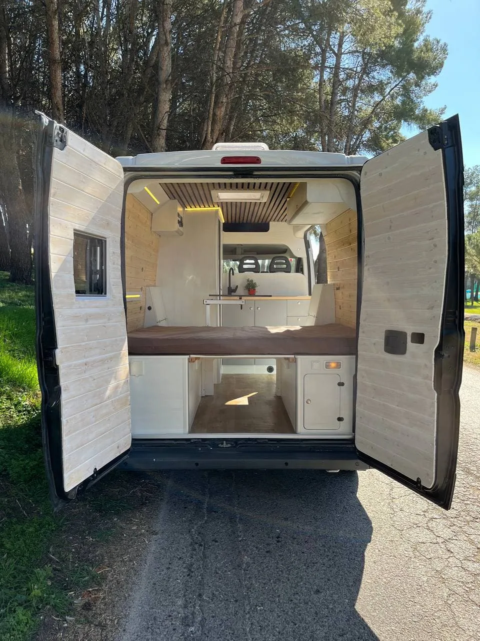 Ducato L2 H2 · Camper de Alquicamper en flota 2022-2025 · foto 3