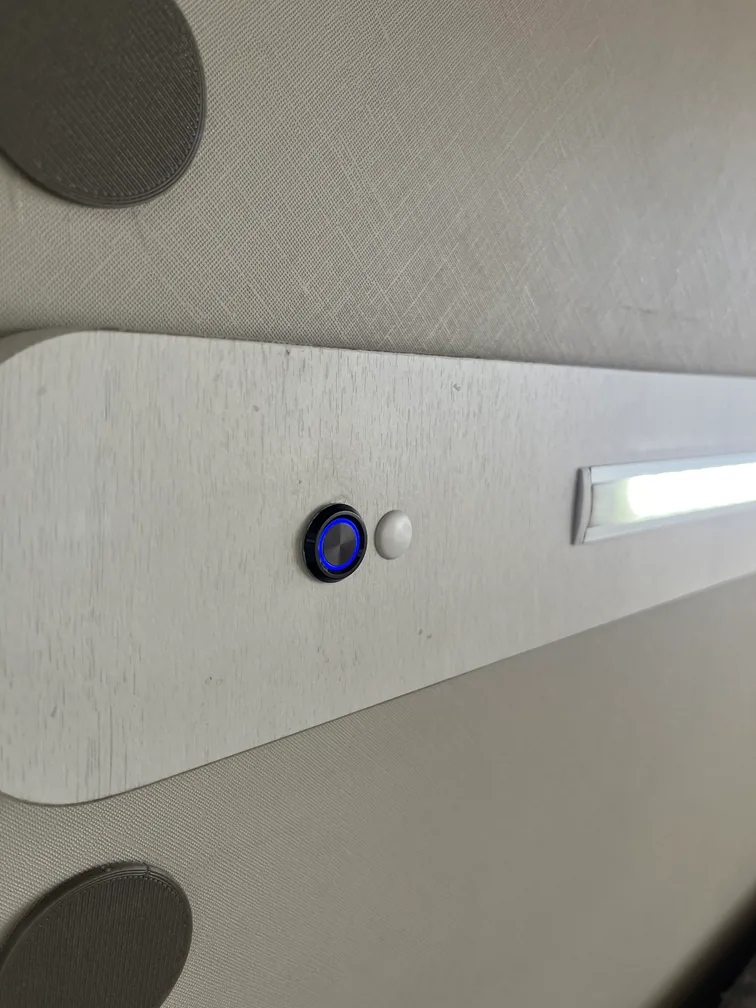 Iluminación LED interior de la camper Alquicamper · luces táctiles regulables