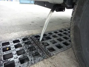 Válvula de vaciado de aguas grises de la camper Alquicamper con posiciones I (cerrada), 0 (neutra) y II (abierta)
