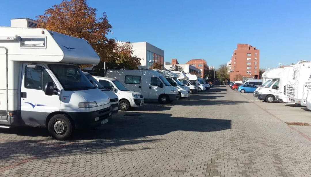 Área de parking en Vicálvaro · zona de pernocta para camper en Madrid
