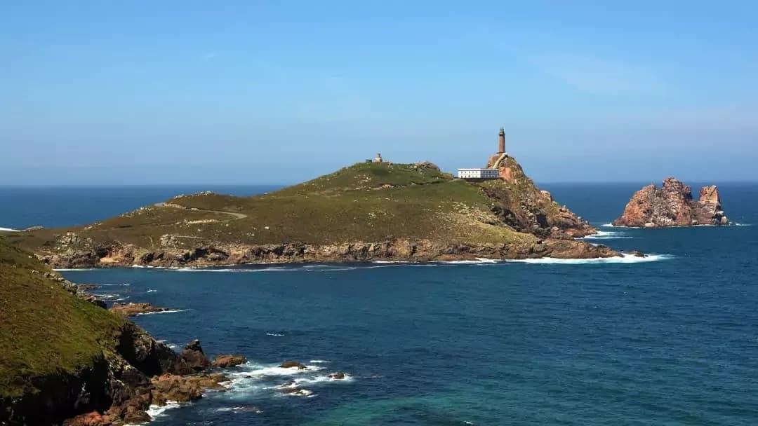 Furgoneta camper en la costa de Galicia · ruta en camper por el norte de España