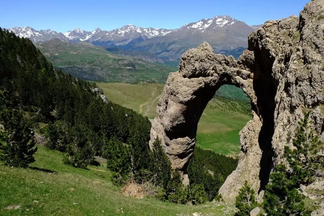 Furgoneta camper en los Pirineos · ruta de montaña en camper